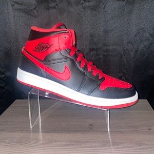 NWT.. BLACK/RED/WHITE, MEN’S AIR JORDAN 1 MID.